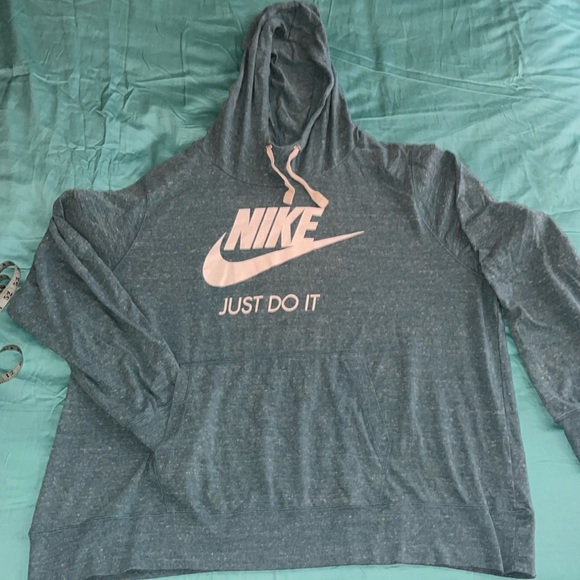Nike Tops - Nike Sweatshirt